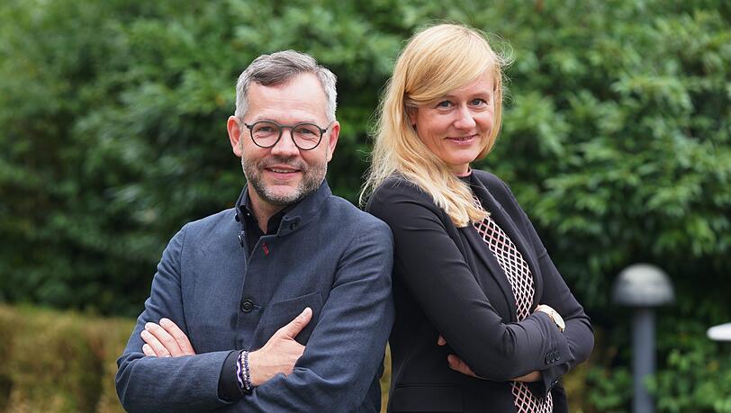 "Wir trauen uns", sagen Christina Kampmann und Michael Roth. Sie kandidieren gemeinsam für den SPD-Vorsitz. "Wir trauen uns", sagen Christina Kampmann und Michael Roth. Sie kandidieren gemeinsam für den SPD-Vorsitz.