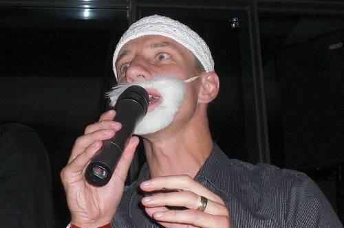 Da ließ sich Marek Mintal nicht lumpen, gab den &bdquo;DJ Ötzi&ldquo; und schmetterte: &bdquo;Ein Stern, der deinen Namen trägt&ldquo;.