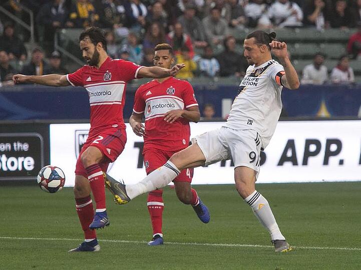 Erzielt den Siegtreffer für Los Angeles Galaxy gegen Bastian Schweinsteiger mit Chicago Fire.