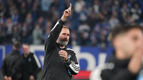 Am letzten Spieltag müssen Tim Walter und der HSV auf einen Patzer von Heidenheim hoffen, um direkt aufsteigen zu können.