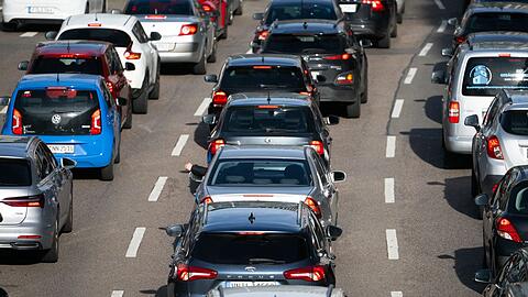 Auf deutschen Straßen ist der Anteil der Fahrzeuge mit alternativen Antrieben deutlich gestiegen. (Archivbild)