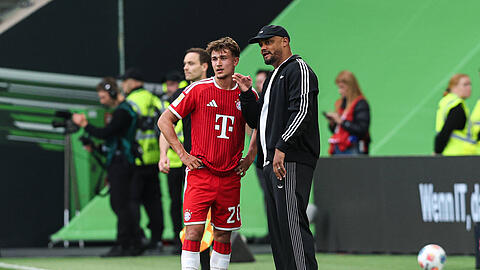 Wird sich wohl nochmal mit seinem Youngster Tom Bischof unterhalten: Trainer Vincent Kompany.