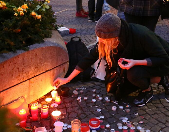 Die Bilder von der Trauerfeier am Pariser Platz in Haidhausen.
