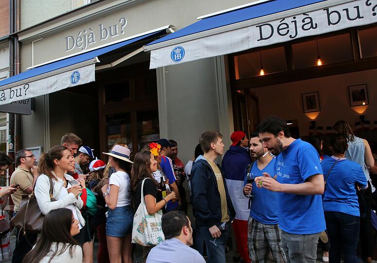 Beim Halbfinale gegen Frankreich müssen die Münchner Fans stark sein. Das zeigen die Bilder vom Public Viewing.