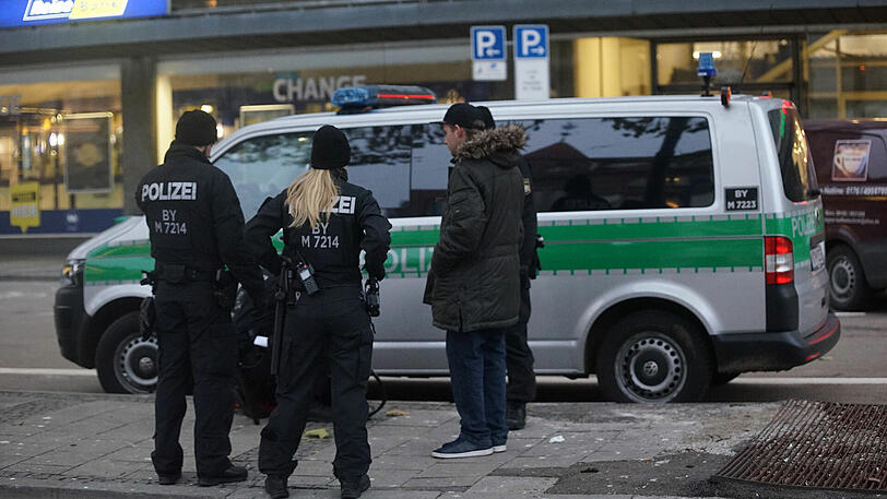 Die Polizei war rund um den Hauptbahnhof verstärkt im Einsatz. Die Bilder der Razzia.