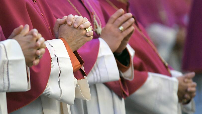 Ein Dutzend Priester aus Chile wurde nach Sex-Chats mit Minderjährigen suspendiert.