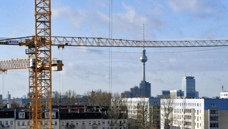Die Aussicht auf einen Mietendeckel hat den heiß gelaufenen Berliner Wohnimmobilienmarkt im vergangenen Jahr etwas beruhigt. Die Aussicht auf einen Mietendeckel hat den heiß gelaufenen Berliner Wohnimmobilienmarkt im vergangenen Jahr etwas beruhigt.