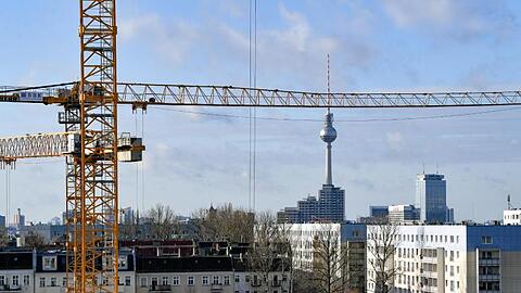 Die Aussicht auf einen Mietendeckel hat den heiß gelaufenen Berliner Wohnimmobilienmarkt im vergangenen Jahr etwas beruhigt.