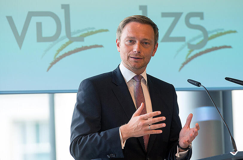 Der wiedergewählte FDP-Chef Christian Lindner. Nach einer neuen Umfrage kommen die Liberalen derzeit auf sechs Prozent. Foto: Bernd von Jutrczenka