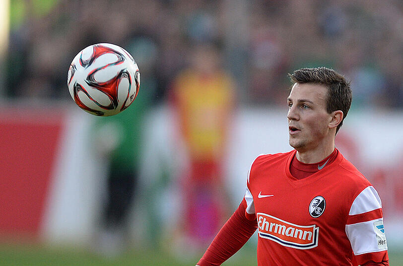 Der Mittelfeldspieler Vladimir Darida (hier noch im Trikot des SC Freiburg) wechselte von Absteiger Freiburg zum Erstligisten aus Berlin, die 3,5 Millionen Euro Ablöse zahlten.