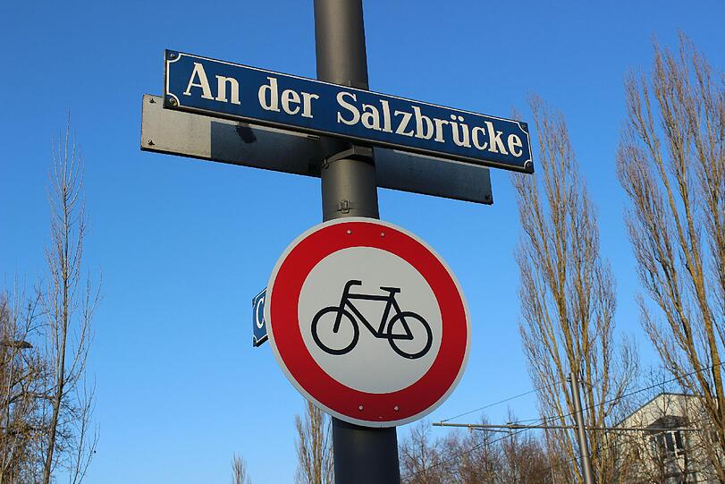 Straßennamen wie &bdquo;An der Salzbrücke&ldquo; erinnern an die ehemalige Salzstraße zur Zeit der Römer.