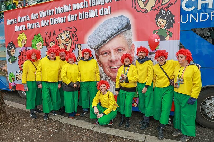 Die SPD taucht als Pumuckl-Truppe auf (mit dem OB als "Meister Eder"). Dass sie dabei Ampel-Farben tragen, ist den Genossen nicht aufgefallen.