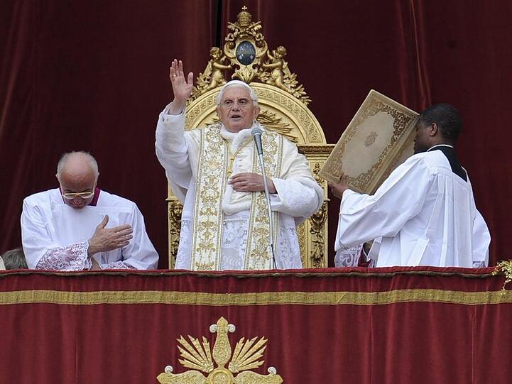 Bei der Ostermesse rief Papst Benedikt XVI. zu Frieden und Versöhnung auf.