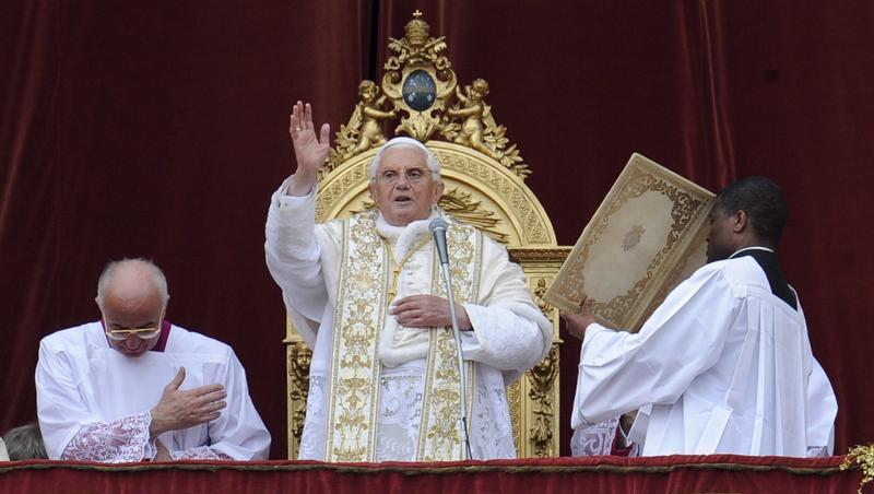 Bei der Ostermesse rief Papst Benedikt XVI. zu Frieden und Versöhnung auf. Bei der Ostermesse rief Papst Benedikt XVI. zu Frieden und Versöhnung auf.
