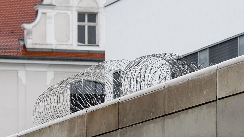 Wurden Handys und Drogen in die JVA Regensburg geschleust? (Archivbild)