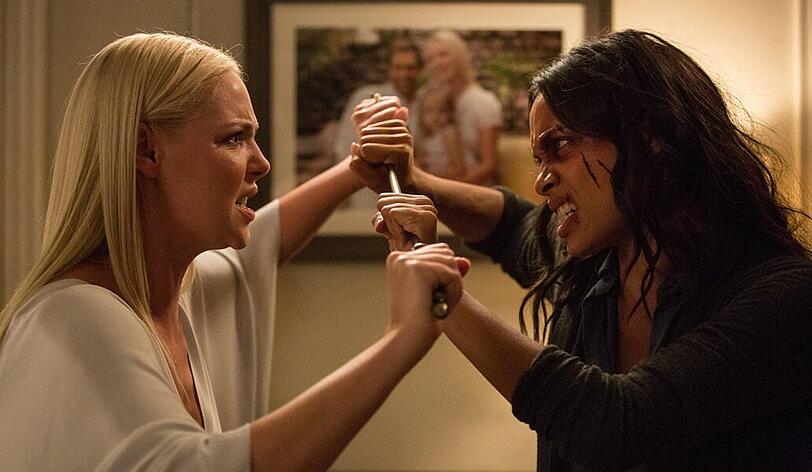 "Eifersucht ist Liebesneid", sagte Wilhelm Busch einst. Tessa (Katherine Heigl, links) drückt ihren Neid gegenüber Julia (Rosario Dawson) ziemlich direkt aus.