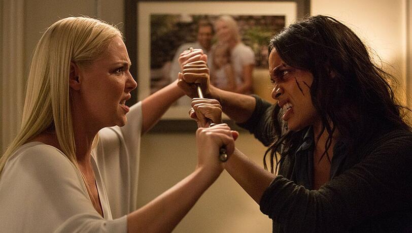 "Eifersucht ist Liebesneid", sagte Wilhelm Busch einst. Tessa (Katherine Heigl, links) drückt ihren Neid gegenüber Julia (Rosario Dawson) ziemlich direkt aus.