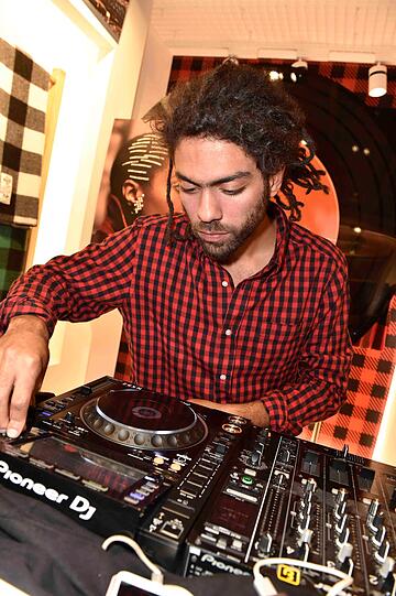 Noah Becker am DJ-Pult