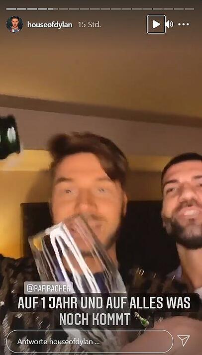 Sam Dylan und Rafi Rachek sind nach ihrer Jubiläums-Sause aus dem Hotel geworfen worden. Nachbarn des Promi-Paares hatten sich beschwert. Sam Dylan und Rafi Rachek sind nach ihrer Jubiläums-Sause aus dem Hotel geworfen worden. Nachbarn des Promi-Paares hatten sich beschwert.