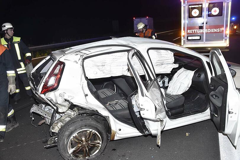 Der Audi hat den Fiat förmlich abgeschossen. Fünf Menschen, darunter ein Kind, wurden bei dem Unfall verletzt.