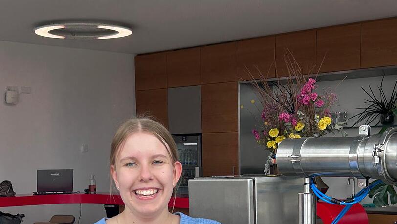 Miriam Pfeiffer macht bei Hecht Technologie eine Ausbildung als Kauffrau f&uuml;r B&uuml;romanagement. Ihr sind flache Hierarchien und gute Teamarbeit wichtig.