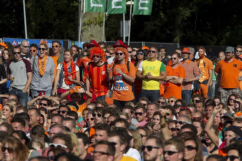 Siegesfeier nach dem Einzug ins Viertelfinale: Beim Parkpop in Den Haag