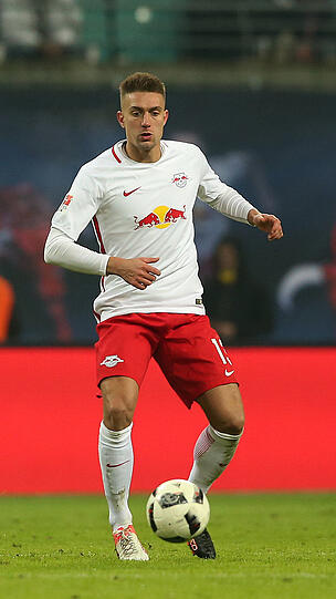 Der Österreicher Ilsanker ist ein sensationeller Aufbauspieler, sehr zweikampfstark, hat seine Reihe im Griff. Auch in diesem Duell gebe ich Gleichstand. Zwischenstand 2,5:1,5