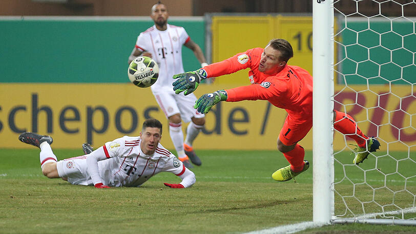 Die Bayern kommen immer wieder gefährlich vor das Tor.