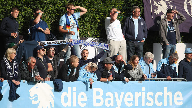 Viele Fans bei den Testspielen im Trainingslager des TSV 1860. Einige wenge stimmten auch dort Anti-Ismaik-Gesänge an.