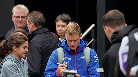 Begehrter Unterschrift: Mick Schumacher hat in der Formel 1 Begehrlichkeiten geweckt.