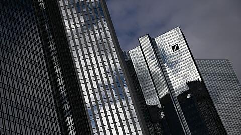 Die Deutsche Bank schließt wie angekündigt Filialen und streicht 2000 Jobs (Archivbild)