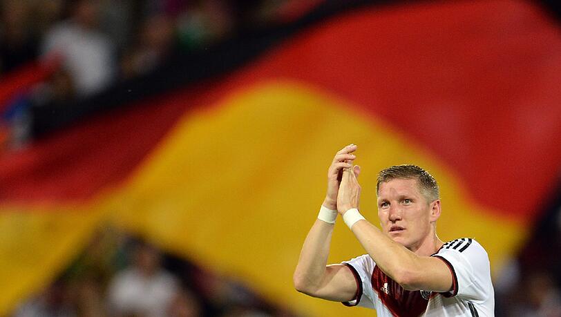Bastian Schweinsteiger: Der Kapitän geht von Bord. Bastian Schweinsteiger: Der Kapitän geht von Bord.