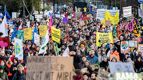 Teilnehmer einer Fridays for Future-Demonstration im November 2019 am Königsplatz. (Archivbild)