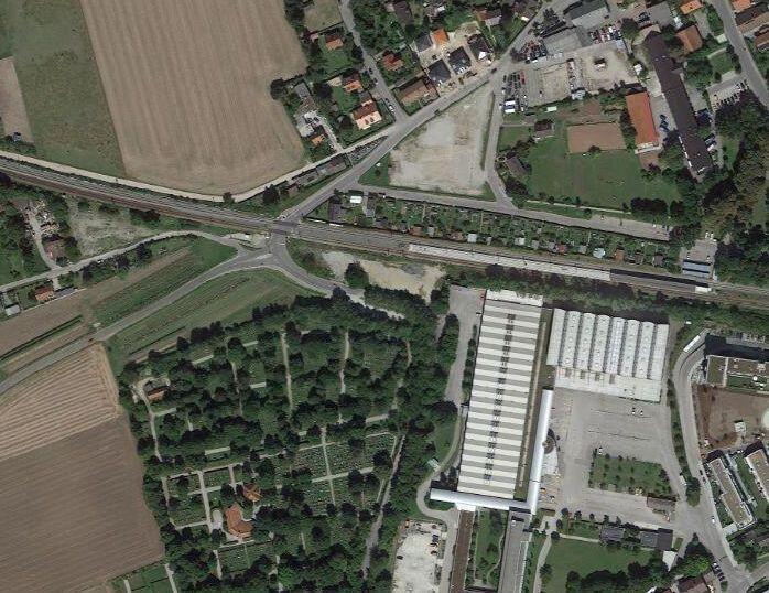 Vom Belandwiesenweg geht es schnell zum Aubinger Friedhof.