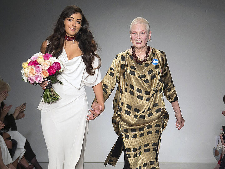 Designerin Vivienne Westwood und ihre Enkelin Cora Corré auf der Fashion Week in London im September 2014