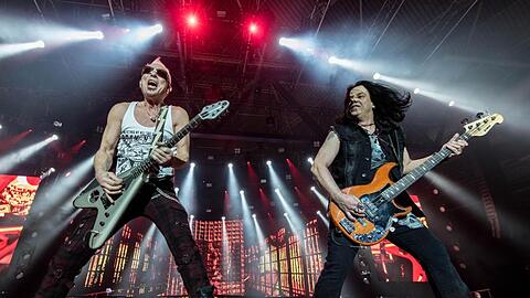 Die Scorpions um Gründer Rudolf Schenker (l) spielen in Stuttgart. Foto. Daniel Maurer