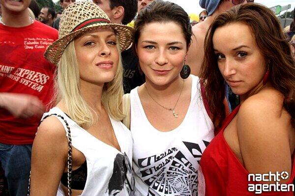 Das Greenfields Festival stellte die Galopp-Rennbahn in Riem auf den Kopf. Sven Väth heizte mit seinen Kollegen ein. Mehr Bilder von der Veranstaltung gibt's unter www.nachtagenten.de.