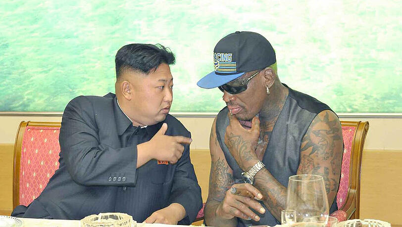 Bild von September 2013. Rodman mit seinem Busenfreund Kim Jong Un. Der exzentrische Ex-Basketballer reist oft nach Nordkorea, um den Diktator zu besuchen. Bild von September 2013. Rodman mit seinem Busenfreund Kim Jong Un. Der exzentrische Ex-Basketballer reist oft nach Nordkorea, um den Diktator zu besuchen.