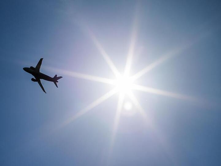 Zu den Top Ten der am wenigsten klimaschädlichen Airlines der Welt gehören auch zwei deutsche Fluglinien.