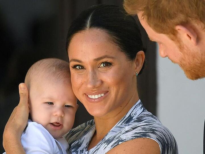 Wie mag der kleine Archie heute aussehen? Der Sohn von Prinz Harry und Herzogin Meghan feiert seinen ersten Geburtstag.
