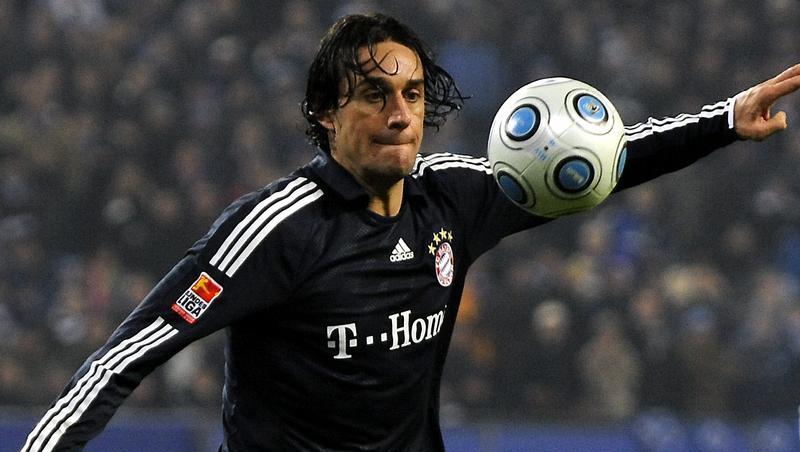 Gegen Köln musste er passen, aber in der Champions League bei Lissabon ist Luca Toni wieder dabei. Gegen Köln musste er passen, aber in der Champions League bei Lissabon ist Luca Toni wieder dabei.