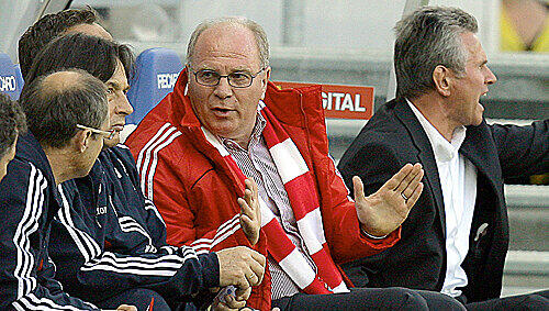 Platz 1 oder 2? Uli Hoeneß und Jupp Heynckes Platz 1 oder 2? Uli Hoeneß und Jupp Heynckes