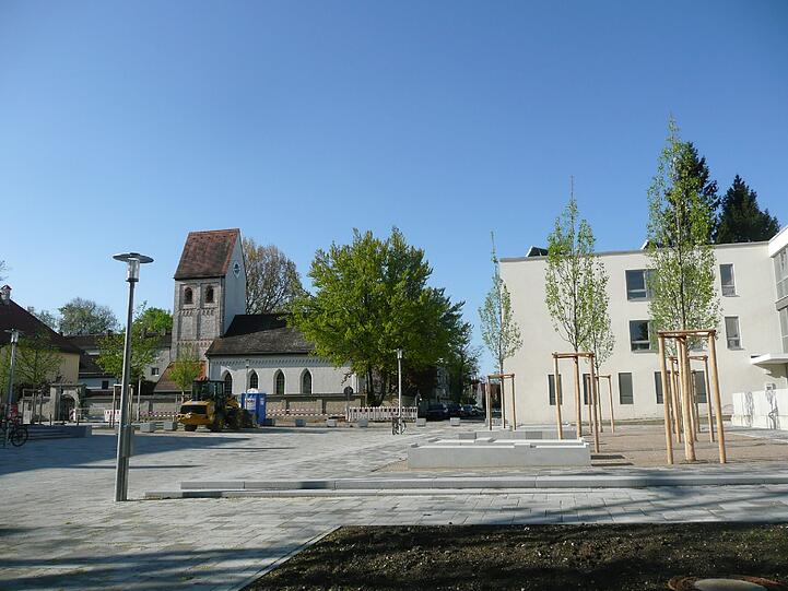 Der neue Platz vor der Nikolaus-Kirche.