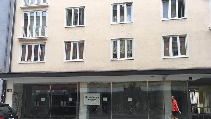 Der alte Schuhladen in der Weißenburger Straße steht leer. Für 9200 Euro kalt kann man ihn haben. Der alte Schuhladen in der Weißenburger Straße steht leer. Für 9200 Euro kalt kann man ihn haben.