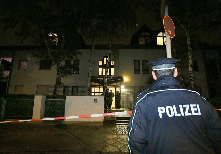 Familientragödie in Berlin: Ein Vater tötet seine Familie &ndash; Bringt Frau und zwei Kinder um und nimmt sich das Leben. Die Polizei vermutet hohe Schulden als Motiv. Die Bilder vom Tatort