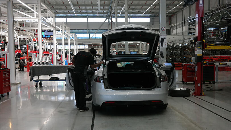 Das Interieur des Model S wird ganz genau unter die Lupe genommen.