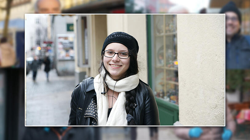 Schülerin Leonie (16): "Ich bin gerade auf dem Weg zur Gesangsstunde. Am liebsten singe ich Arien oder schöne Lieder von Schubert. Mich reizt es dabei, Emotionen rüberzubringen. Ich versetze mich dann in meine Vorstellungskraft. Ich will später mal Künstlerin werden, am besten Sängerin oder Schauspielerin. Momentan stehe ich mit einem Chor gerne auf der Bühne - uns macht es Spaß, zusammen zu singen. Wenn ich alleine auftreten dürfte, wäre ich vermutlich unglaublich nervös - doch ich mag Herausforderungen. Und ich mag es, neue Leute kennenzulernen. allerdings bin ich nicht so der Ausgeh-Typ. Wenn ich doch mal essen gehe, dann auf eine Pizza Funghi ins italienische Restaurant Da Bruno in der Putzbrunner Straße oder auf ein Schnitzel ins Wirtshaus Ayinger am Rathausplatz in Ottobrunn."