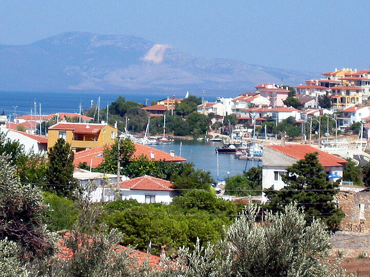 Das Städtchen Cesme an der türkischen Ägäis bietet auch im Herbst lauschige Plätzchen für einen Urlaub in der Sonne.