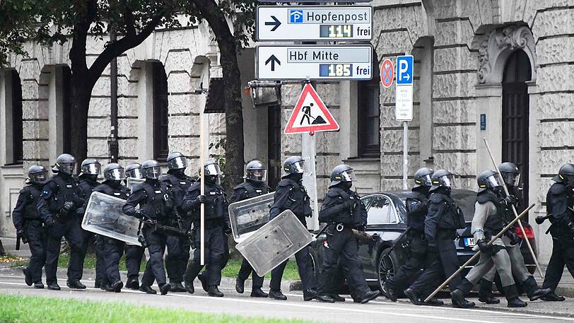 Mit starken Kräften ging die Polizei dann vor.
