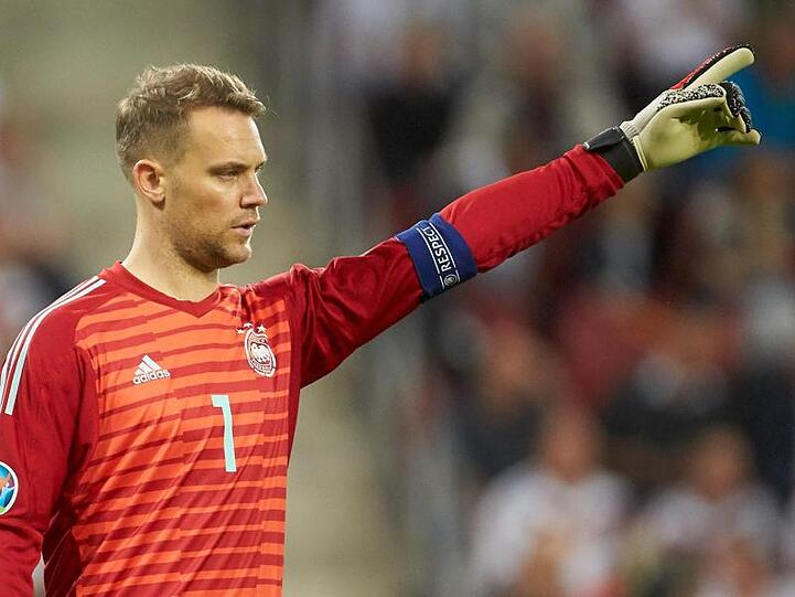 Manuel Neuer rechtfertigte den Nummer-1-Status erst mit starken Leistungen im Schlussspurt.
